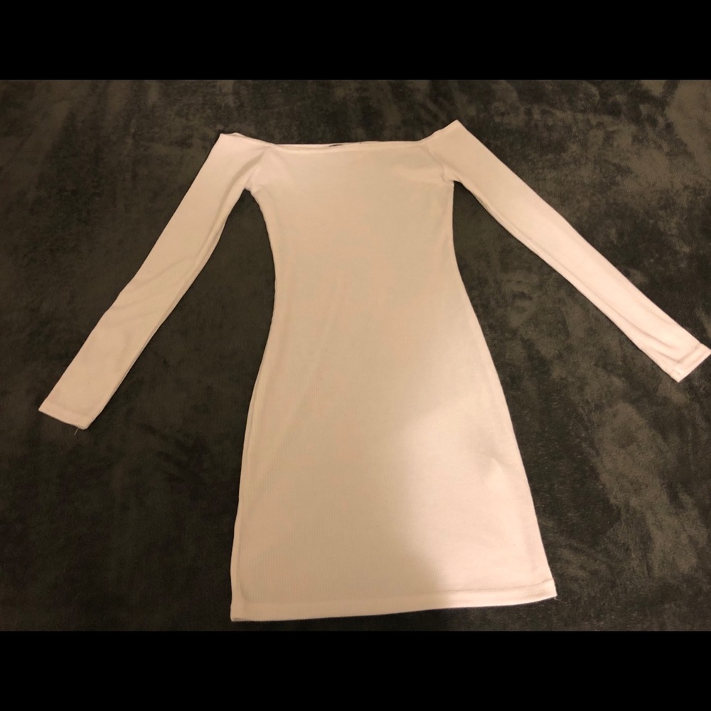 NWOT, Off the shoulder fitted dress